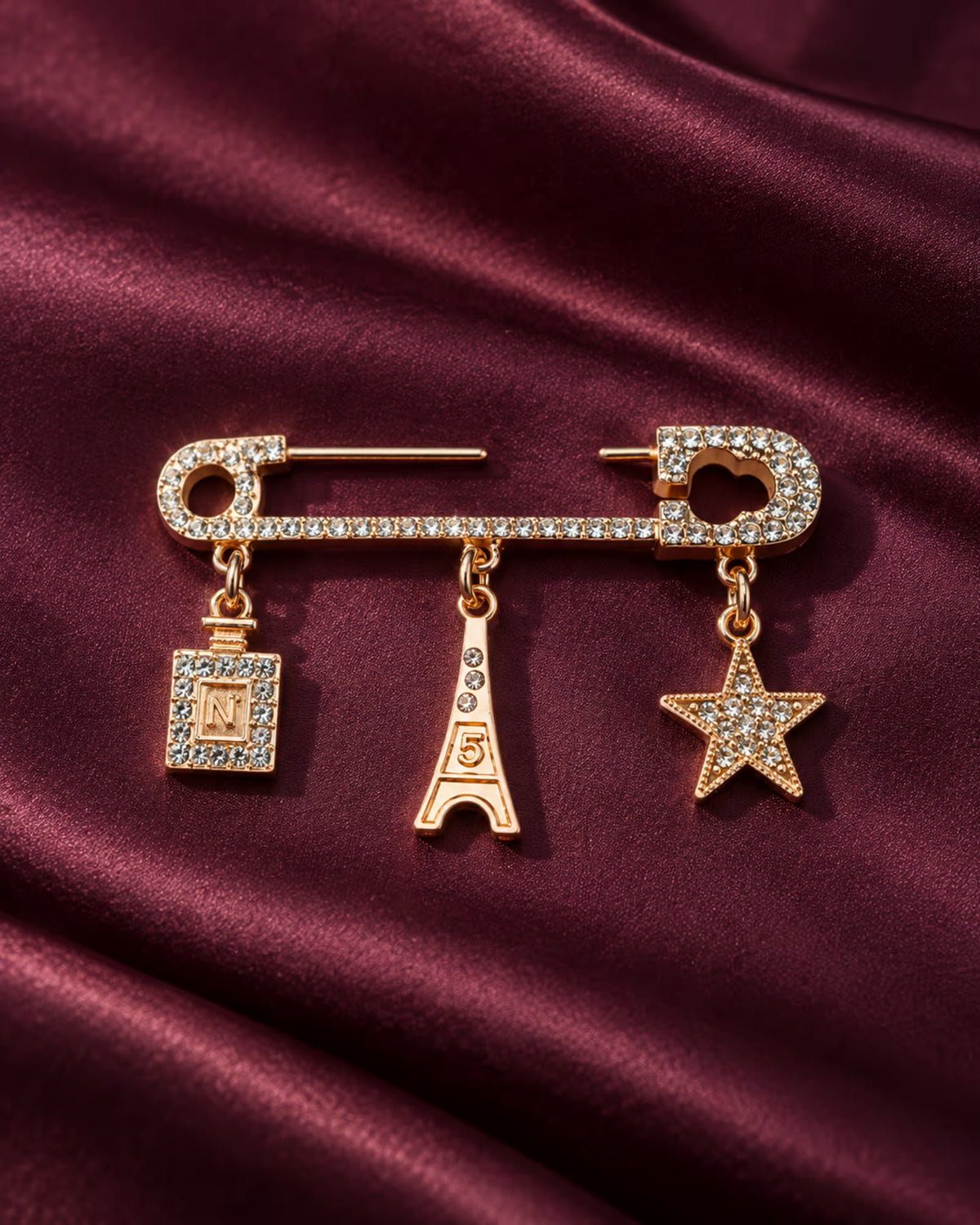 Gold Zia Charm Pin brooch by Tie Shop. تفاصيل بروش نسائي فاخر مرصع بالكريستال بدلايات أنيقة للمناسبات.