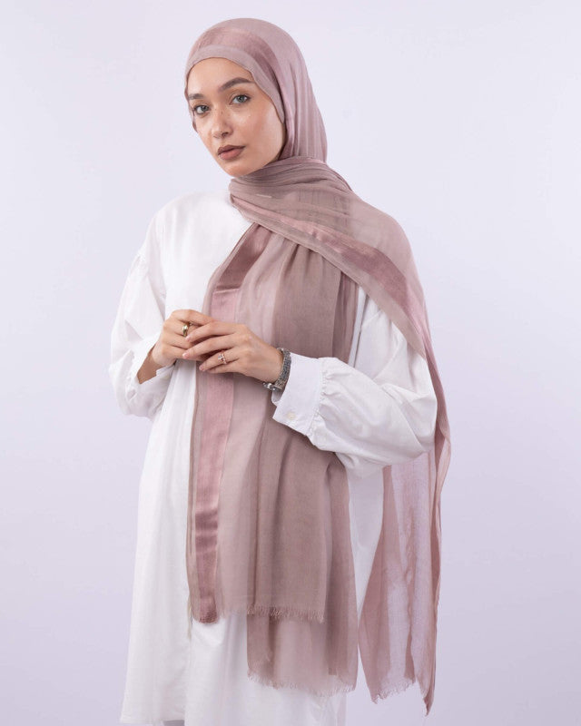 Soft Kuwaiti scarf	طرحة خفيفة قطن